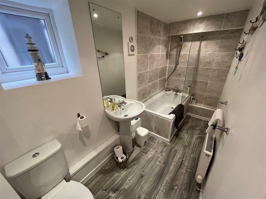 Lower Ground Floor Bathroom