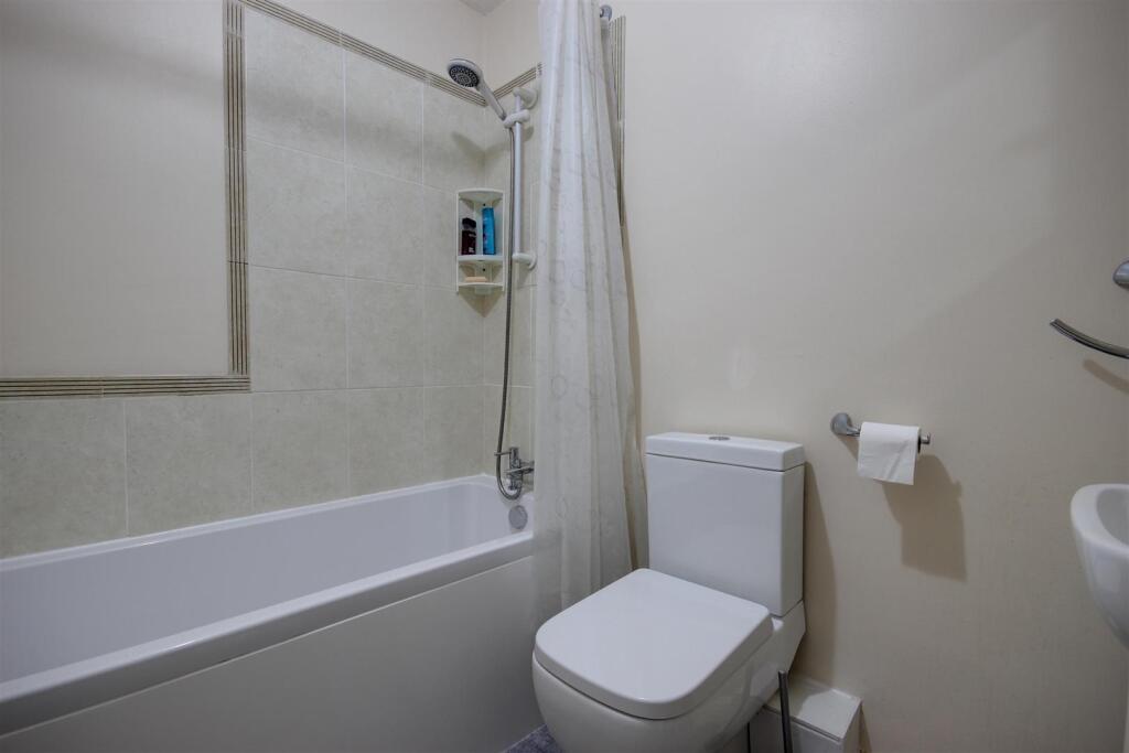 BATHROOM/W.C