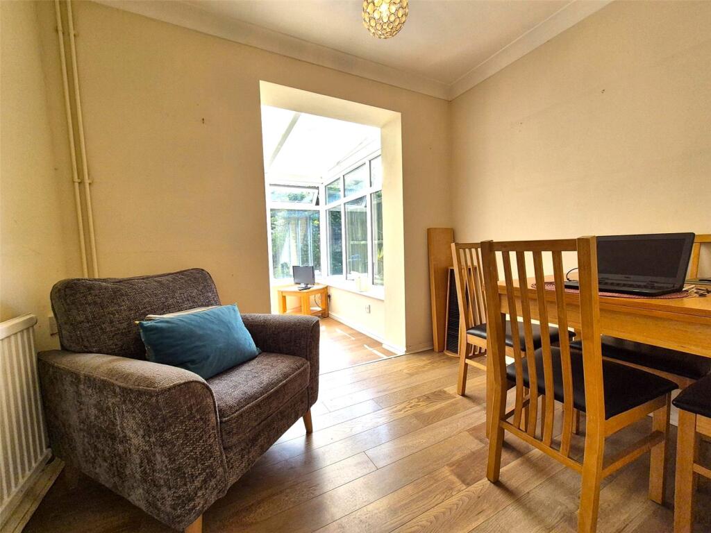 Bedroom/Dining Room