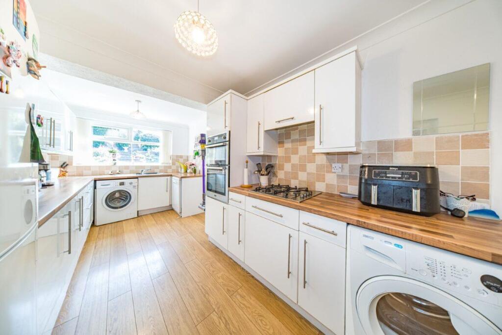 9 Pratt Road kitchen.jpg