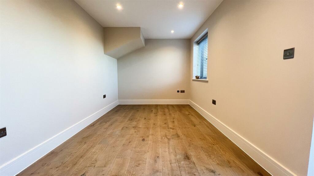 5 field view lounge.jpg