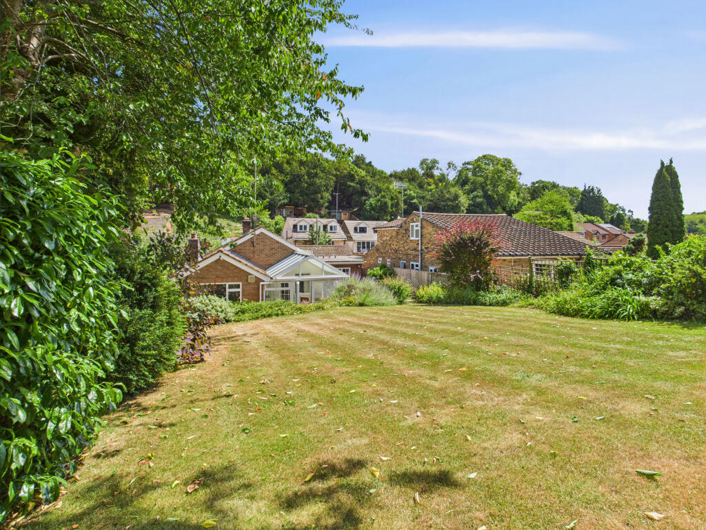 CAM01354G0-PR0550-STILL023