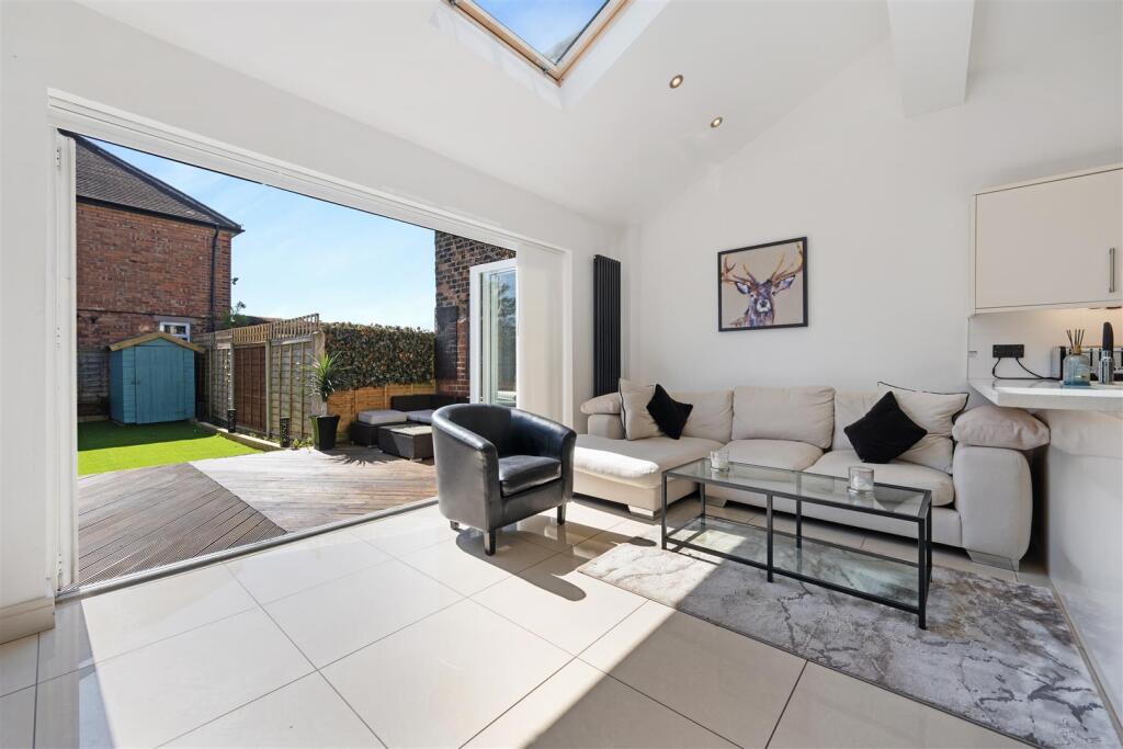 Open plan kitchen-diner family room