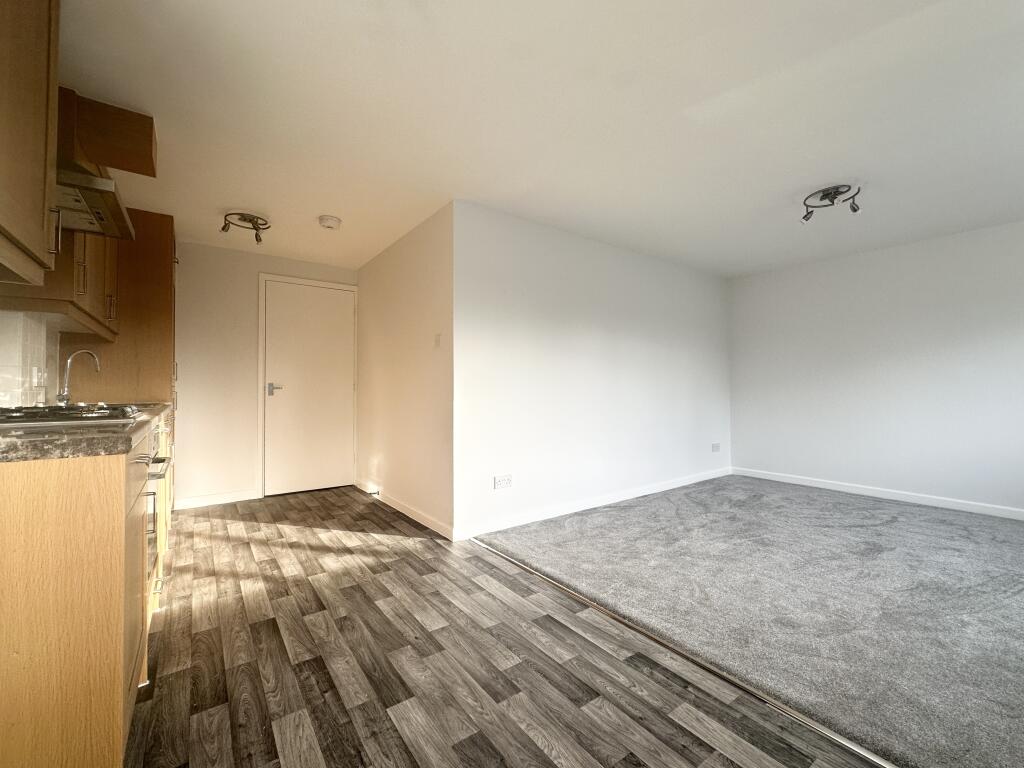 2 KITCHEN LOUNGE.jpg