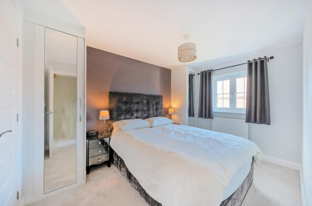 1347109-5-68b5db6...