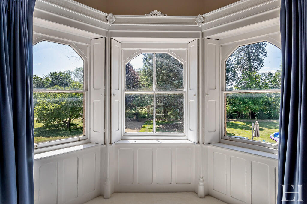 8635654-interiorW...