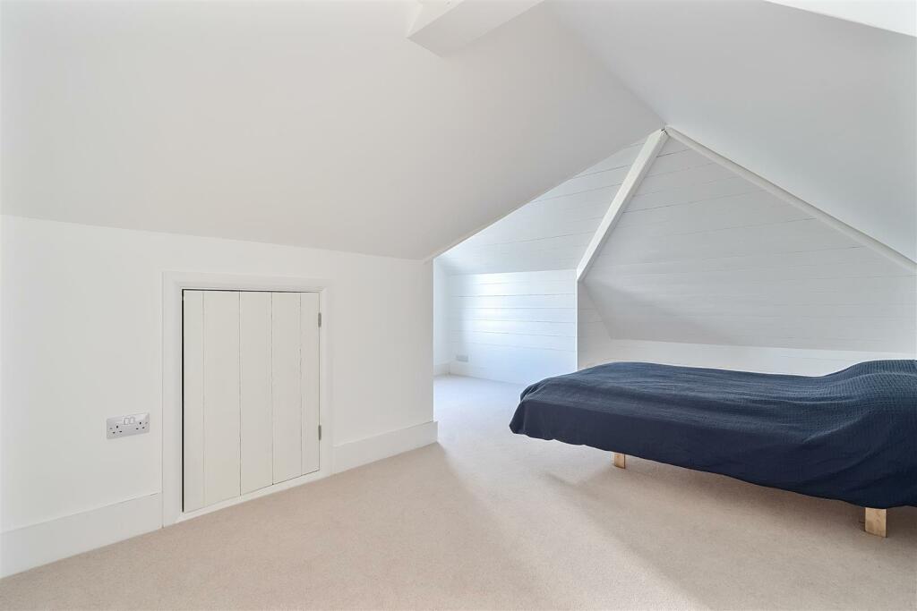Bed 3.jpg