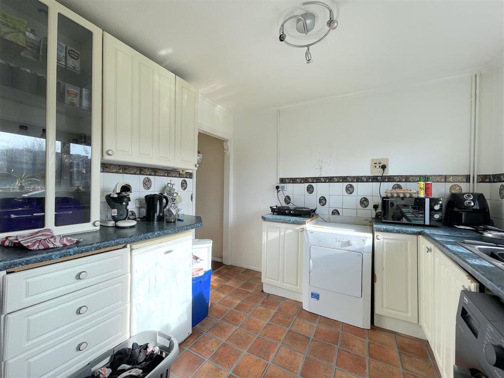 Kitchen (2).jpeg