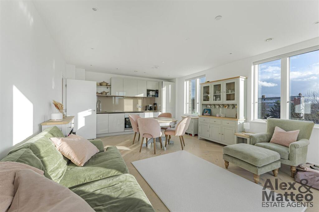 Holly Tree Apartments