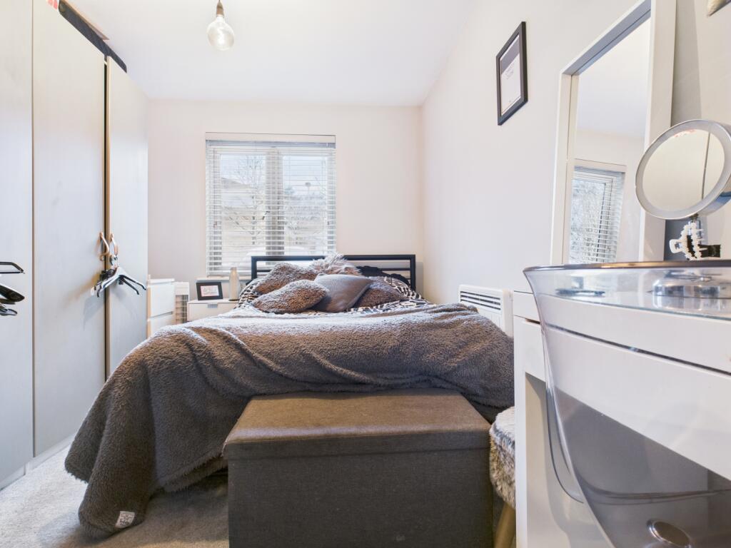 CAM03729G0-PR0187-STILL003