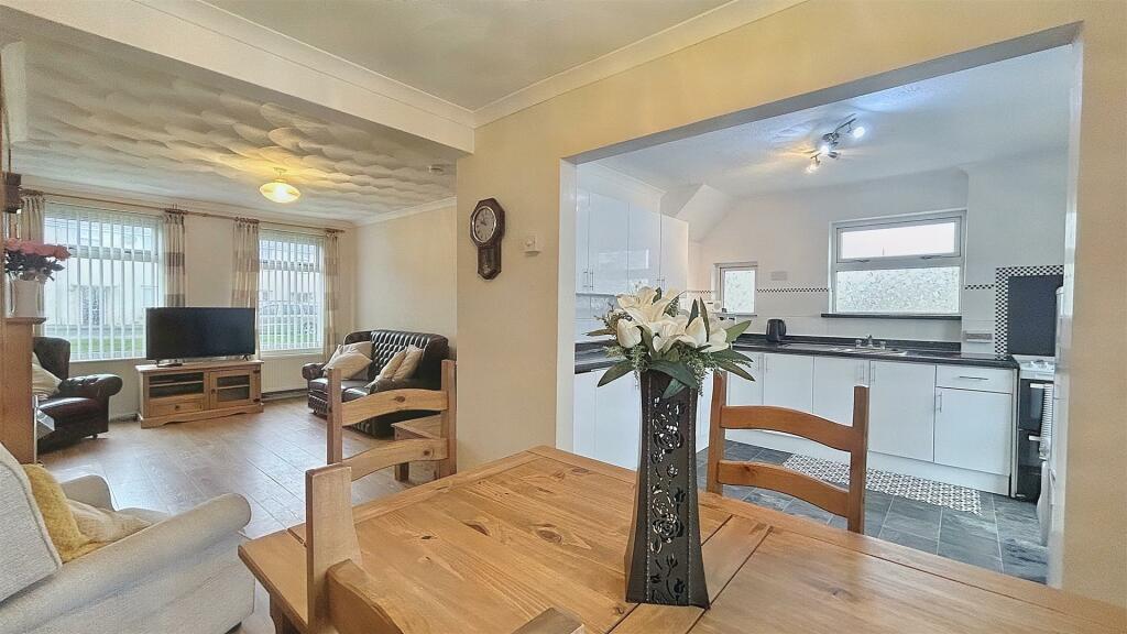 Dining Area.jpg