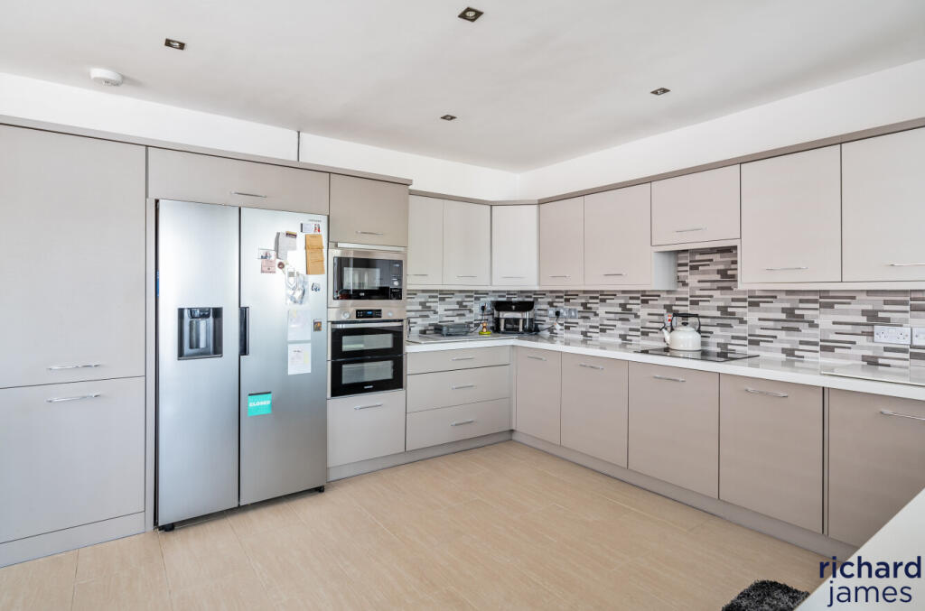 6f1e22e4-0948-4b3...