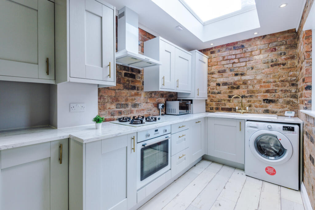 70 Langton Road Kitchen 4