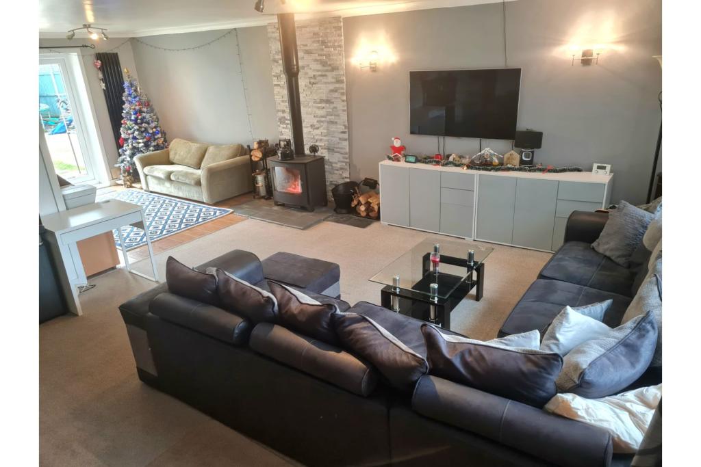 Lounge/Dining Room