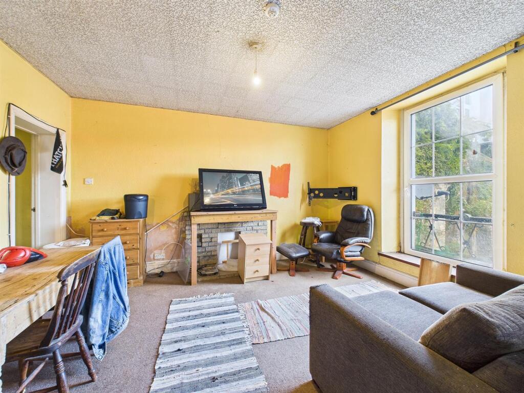 11 - Block of four flats.jpg