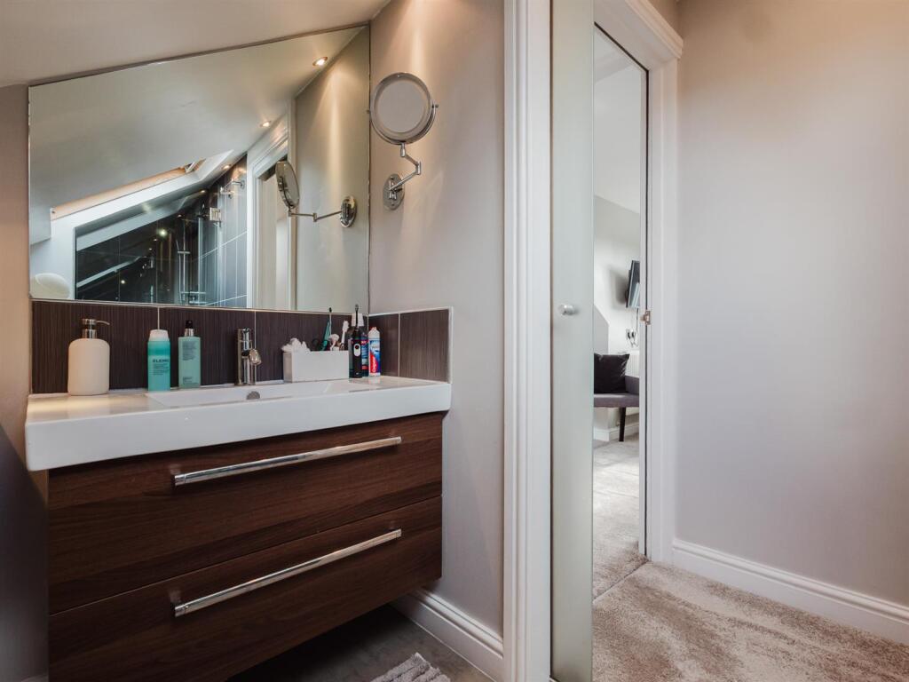 Principal Bedroom En Suite