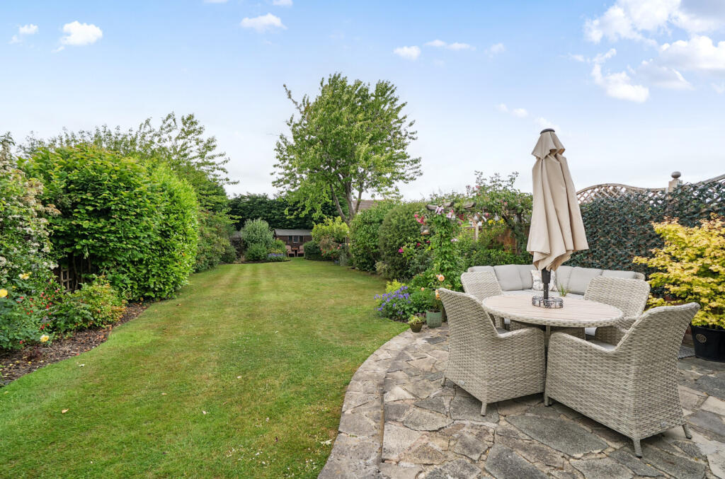 1303308-17-684084...