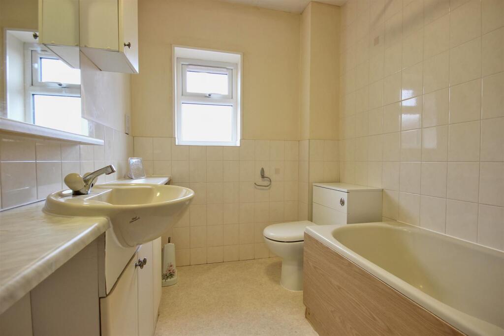 BATHROOM/W.C