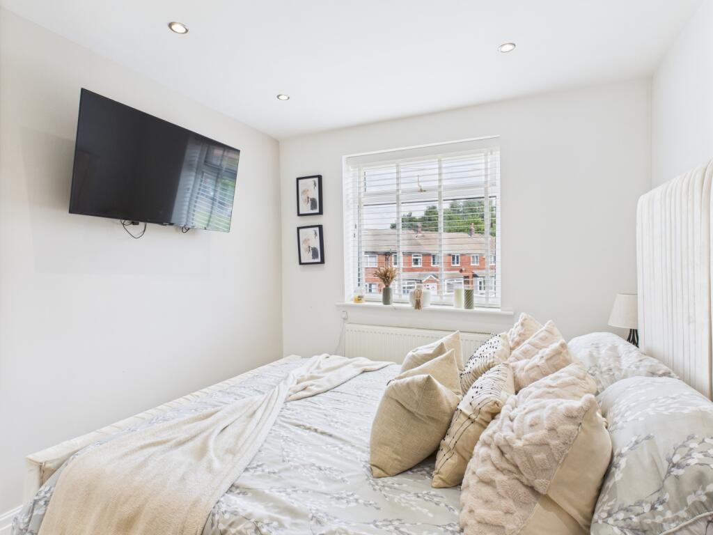 CAM03729G0-PR0115-STILL038