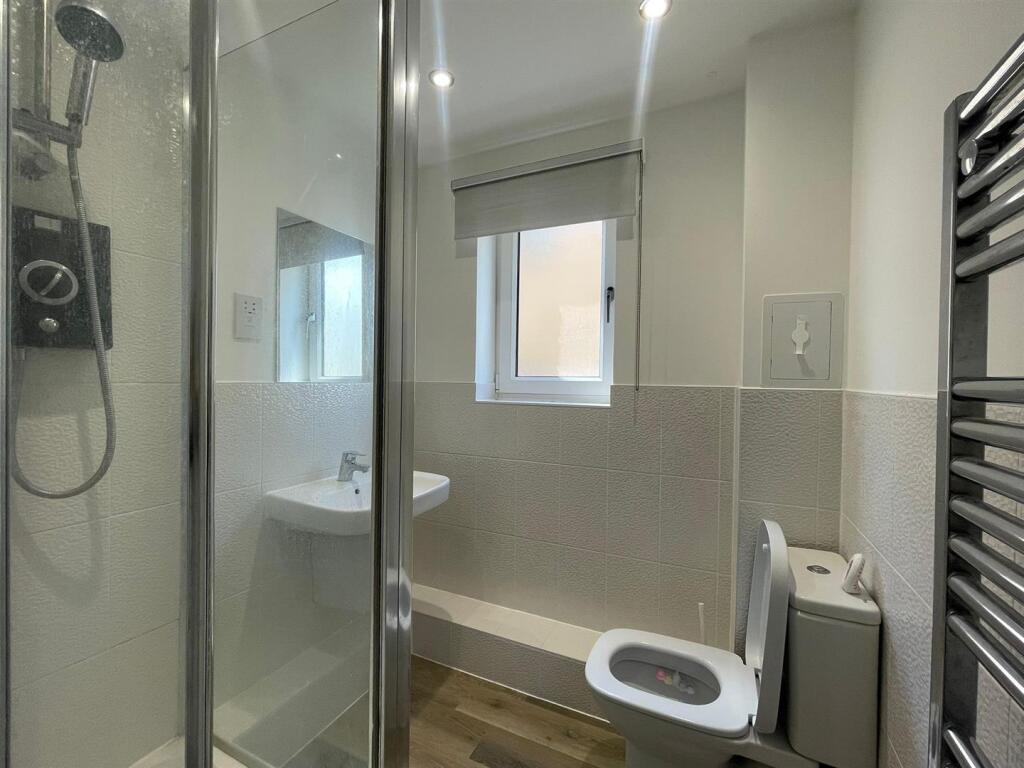 En Suite Shower.jpg