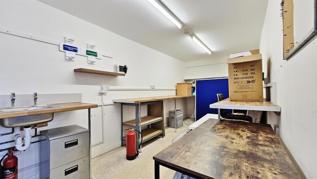 Kitchen/Workspace