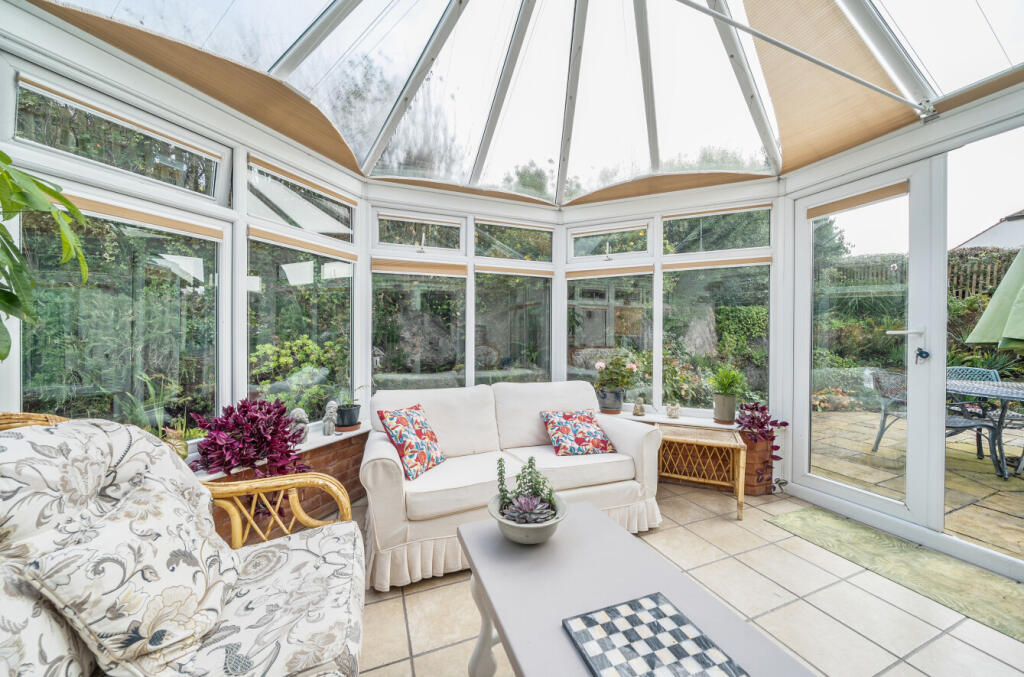 1376717-8-6916ffc...