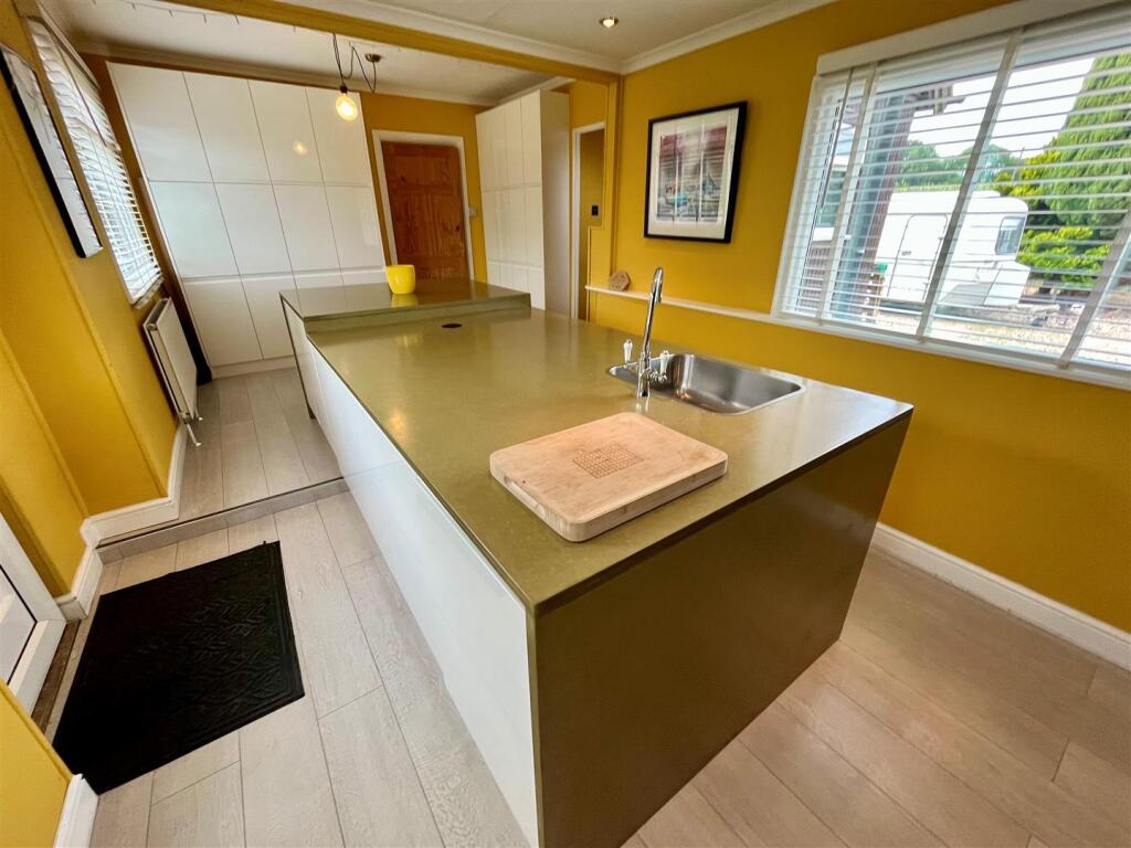 Kitchen - image three.jpg