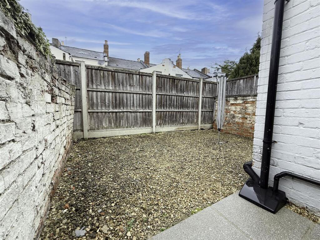 Rear Courtyard Garden