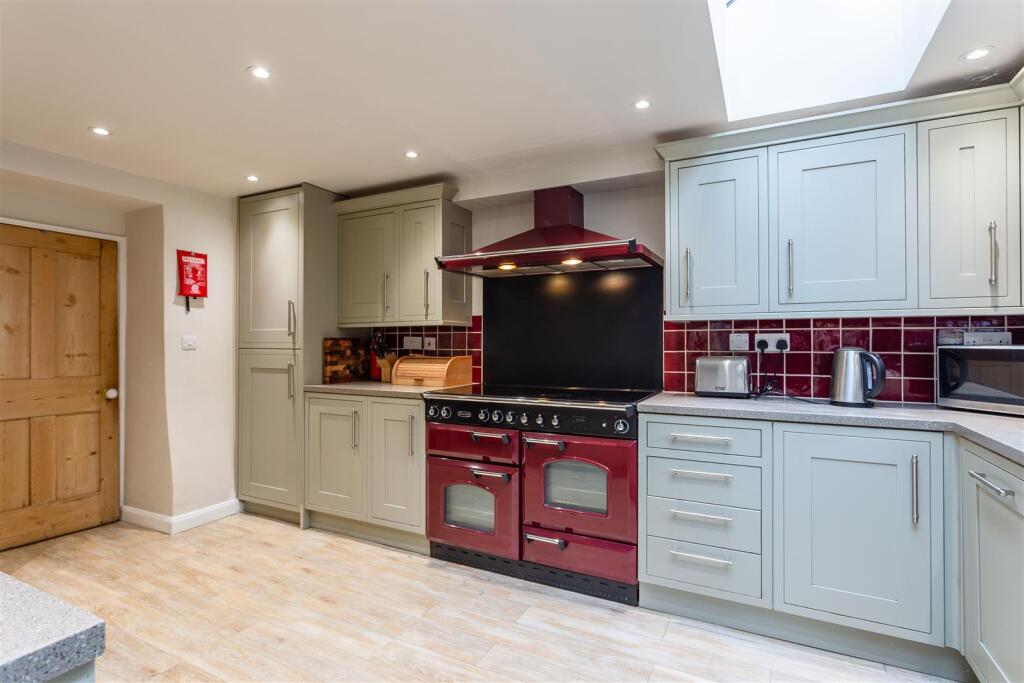 Kitchen (2).jpg