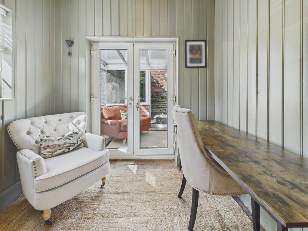 CAM04273G0-PR0157...