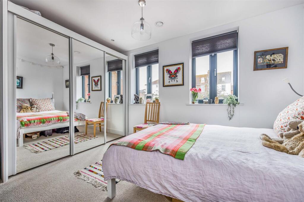 6 Elizabeth Row, Exmouth Road, Southsea