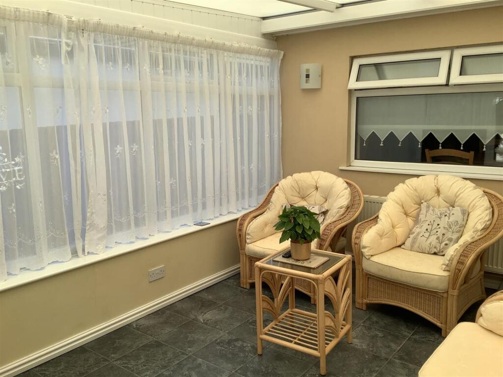 sitting room 2.jpg