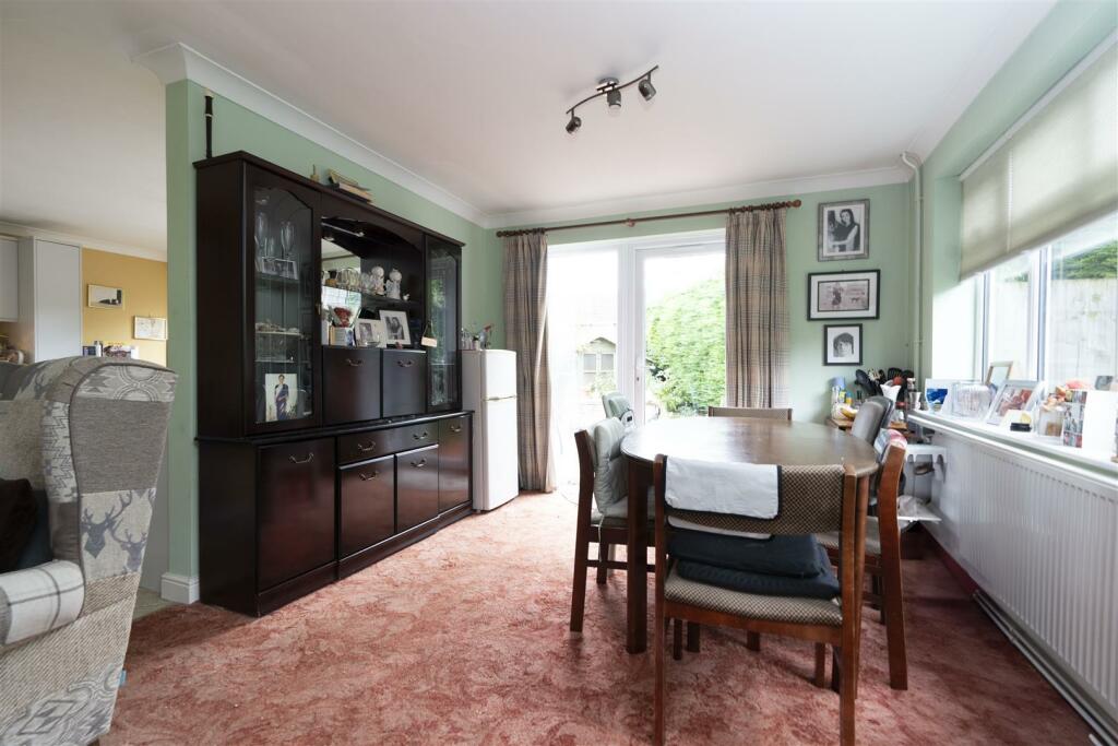 DOUBLE ASPECT DINING ROOM :