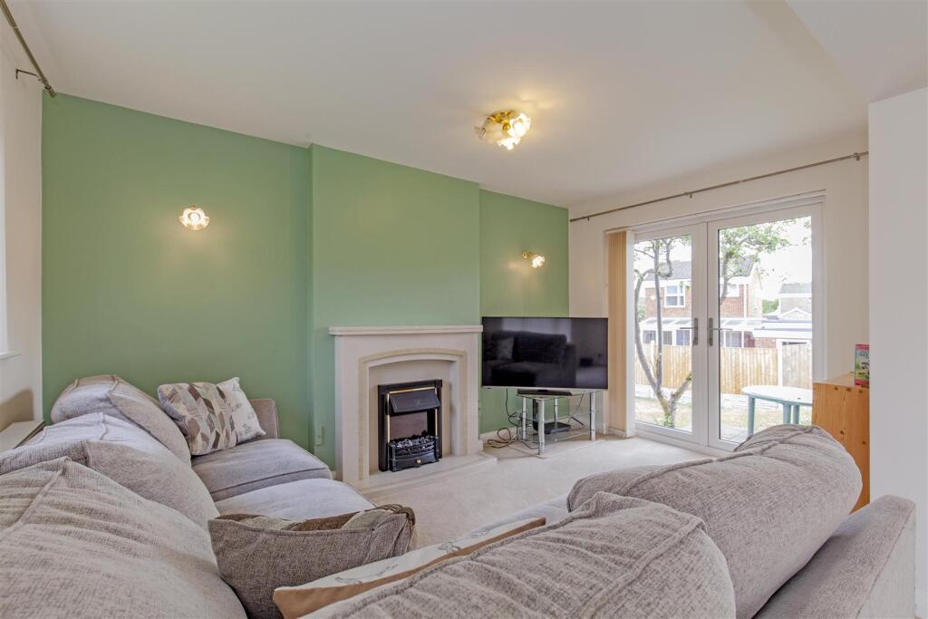 'L' shaped Reception Room