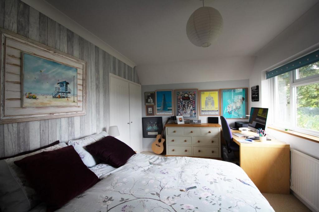 10 the close bed 2.jpg