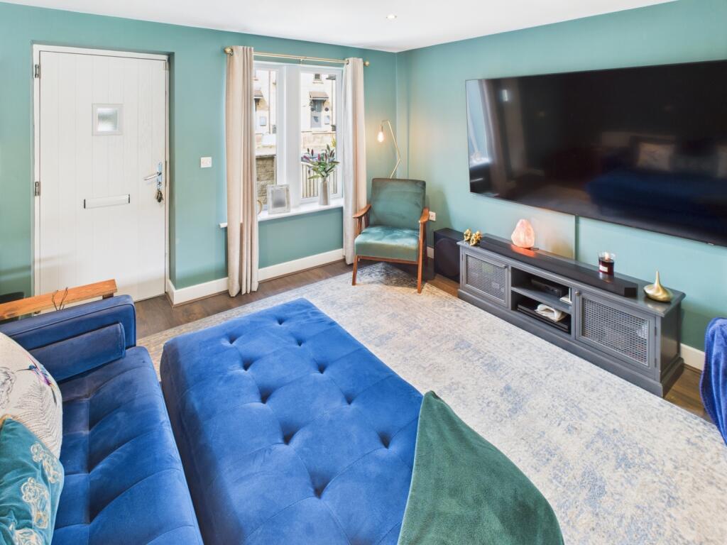 CAM04233G0-PR0022-STILL009