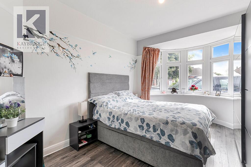 St. Clair Drive, Worcester Park - KT4 8UE