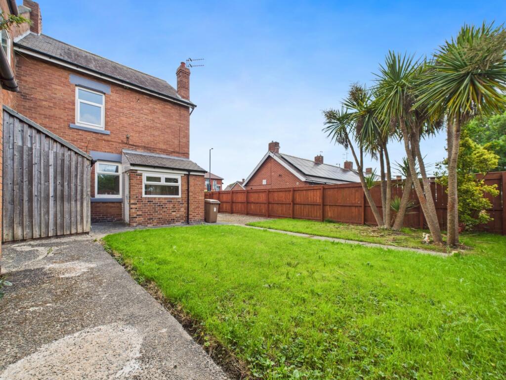 CAM02195G0-PR0079-STILL037