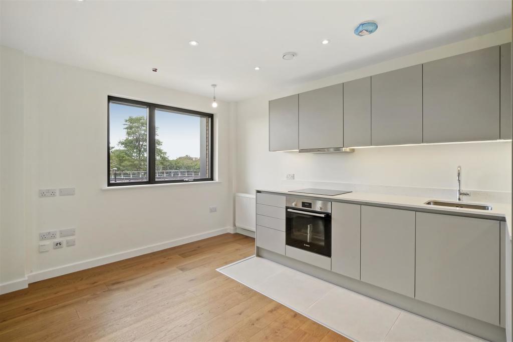Flat 4, 1 Bridgehill Close, - SVdENHP7QcwT8axGYf8C