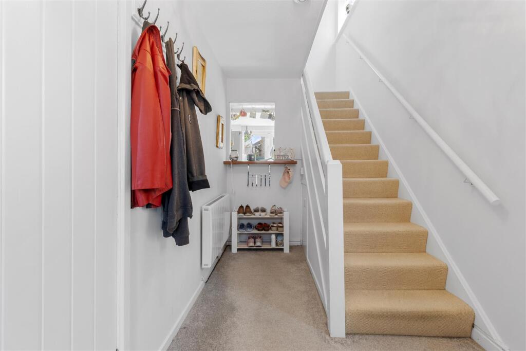 entrance hall #2.jpg