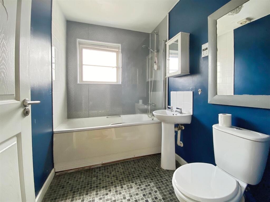 5cdff303-0-48FF-9193-8AADD1DFD551-2208-000000EE6A0