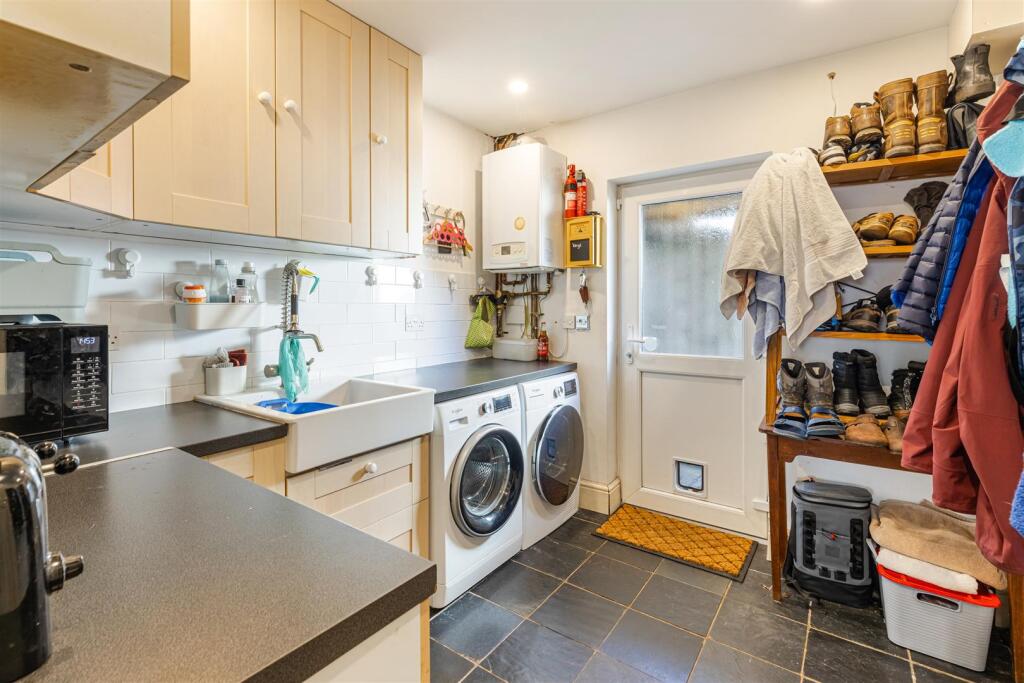 A21 - 9 Broad Park, Dartmouth - 250924.jpg