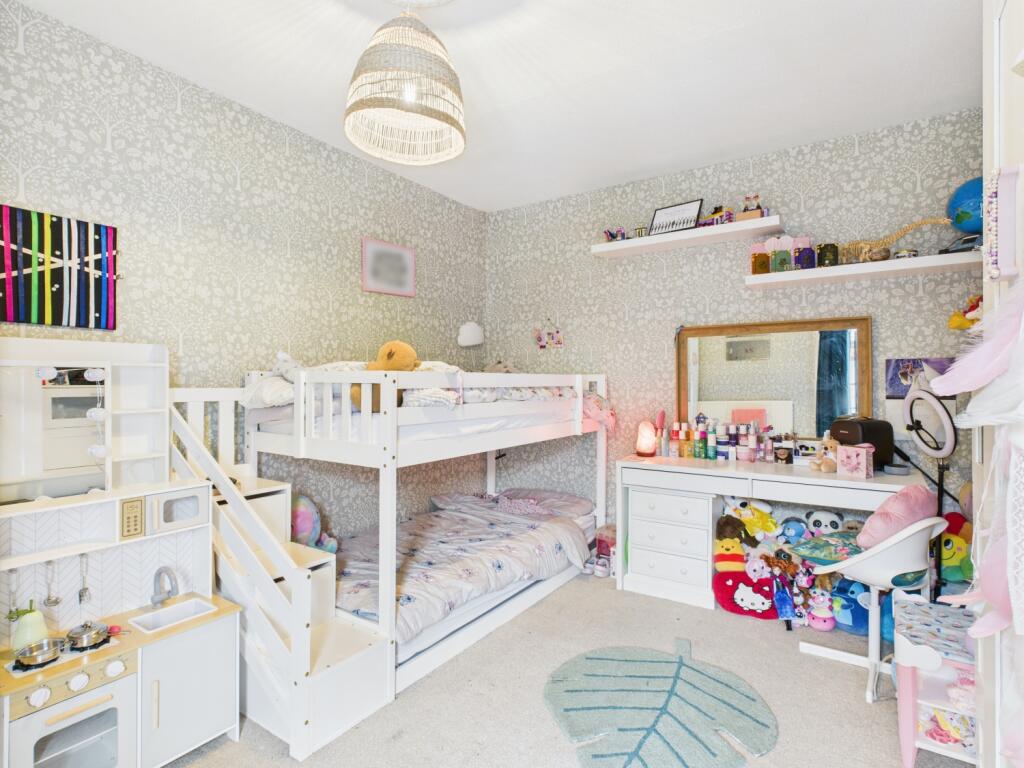 CAM03729G0-PR0103-STILL013