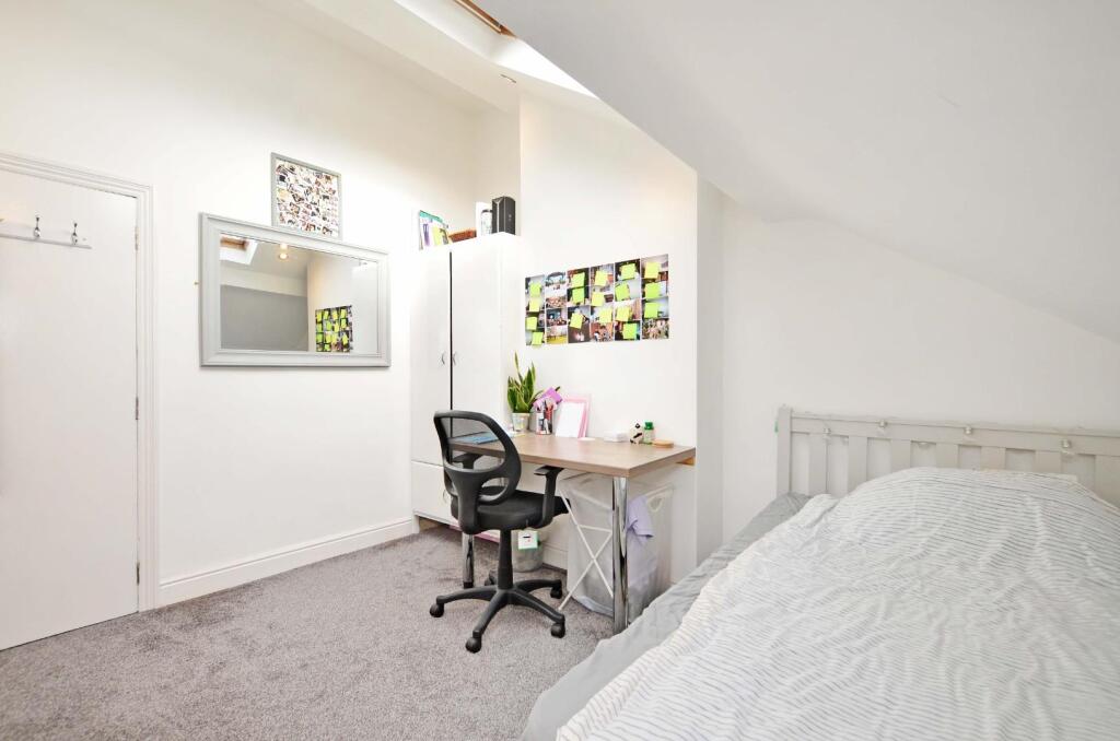 99 Harcourt, F3 - Bedoom 1, pic 2.jpg