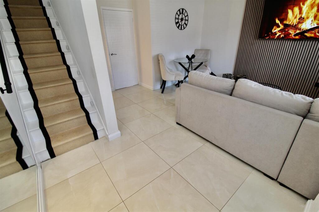 Open Plan Entrance Hallway/Lounge