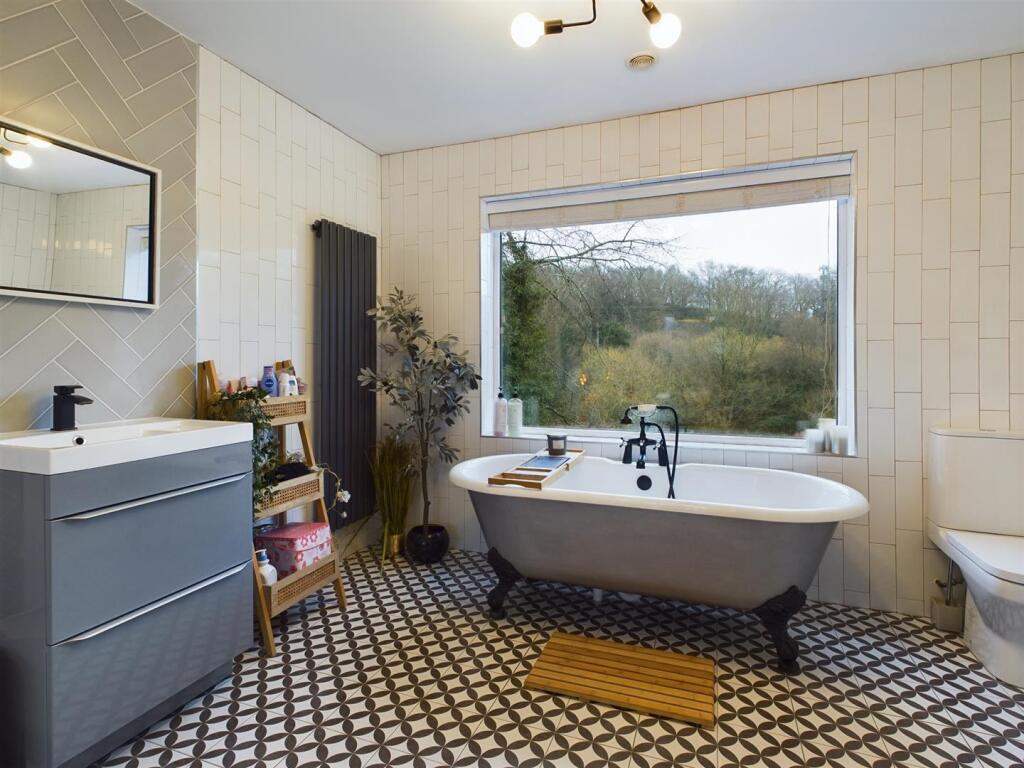 En-Suite Bathroom