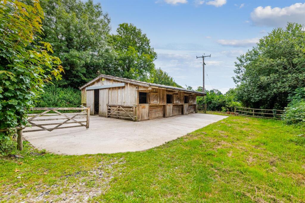 A06 - 2 Lutton Cottages South Brent - 250701.jpg