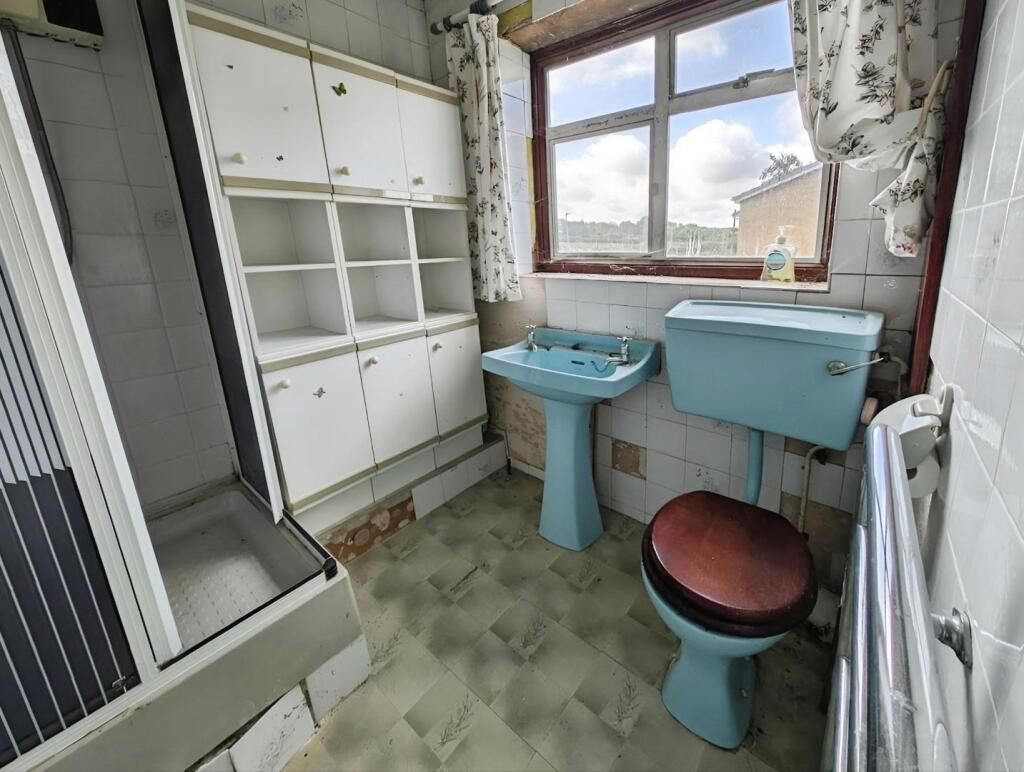 afb6c08c-shower 20room.jpg