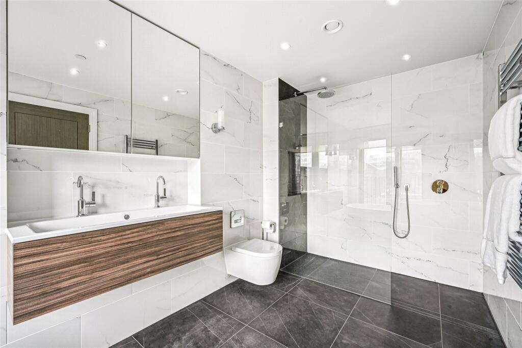 P. Bedroom Ensuite 2