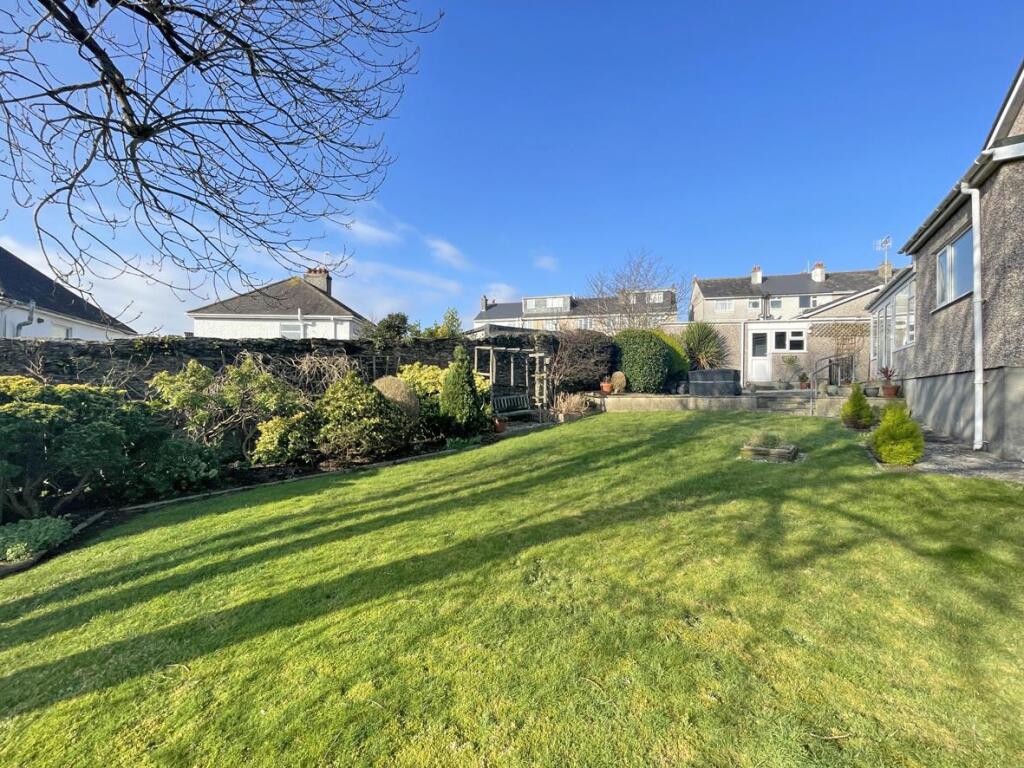 Pilgrim Close 7 - Garden 2.jpg